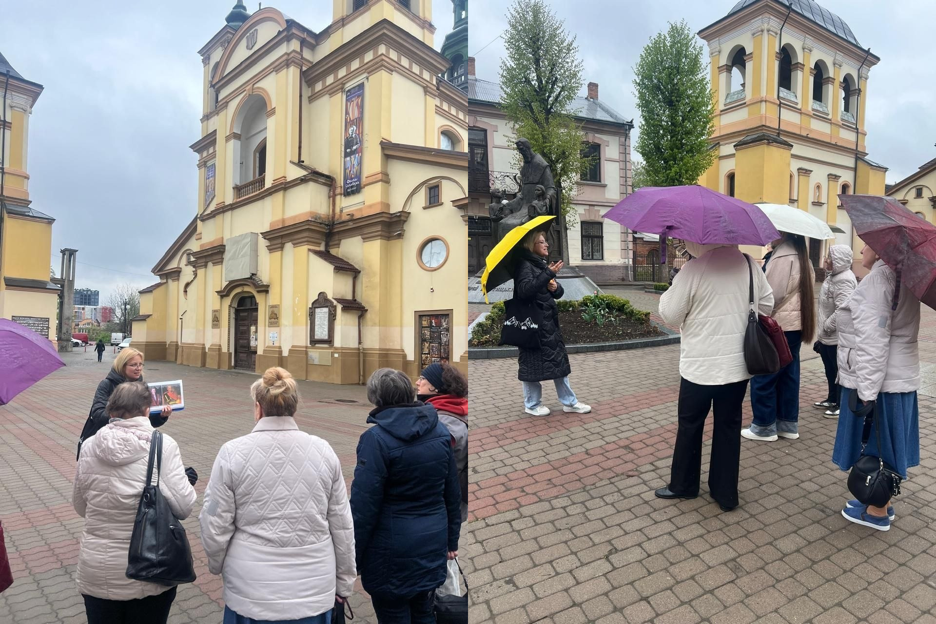 Колаж із двох фото: група людей на екскурсії біля величної жовтої будівлі в стилі бароко та поруч із високою дзвіницею. Дехто з екскурсантів тримає парасольки під похмурим небом.