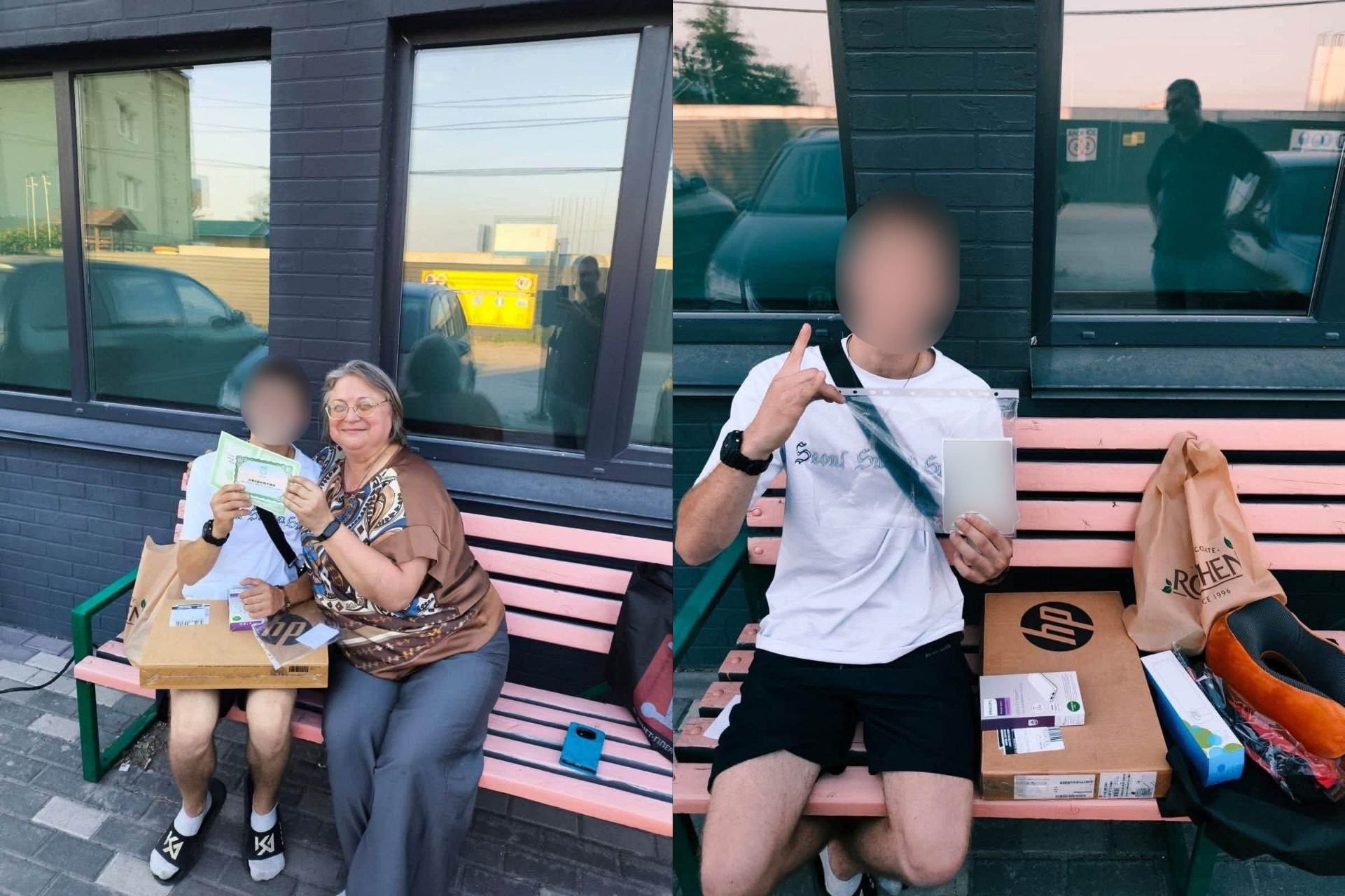Колаж із двох фотографій, на яких зафіксовано момент передачі техніки на вулиці біля будівлі. Ліворуч жінка та хлопець сидять на лавці й разом тримають документ, а поруч лежить коробка від ноутбука; праворуч той самий хлопець сидить на лавці наодинці, тримаючи документи в руках, а біля нього стоїть фірмова коробка «HP» та паперовий пакет. Обличчя хлопця на обох знімках розмите.